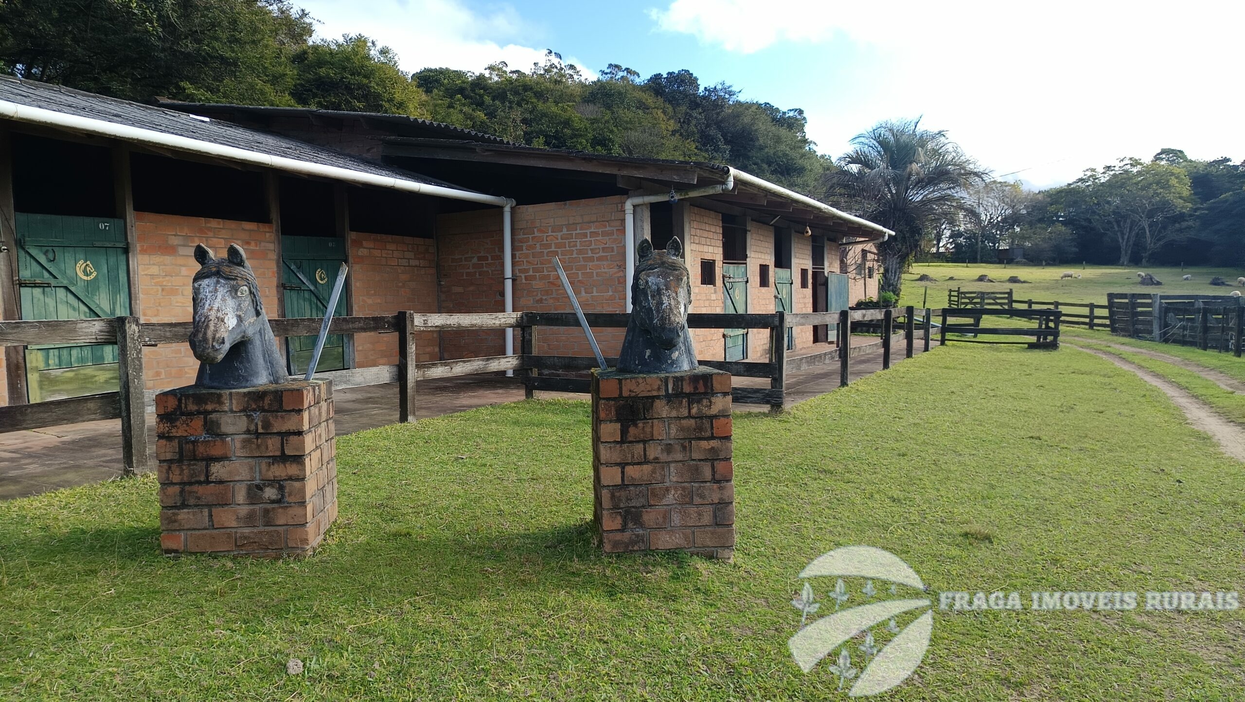 Haras a venda em Itapuã