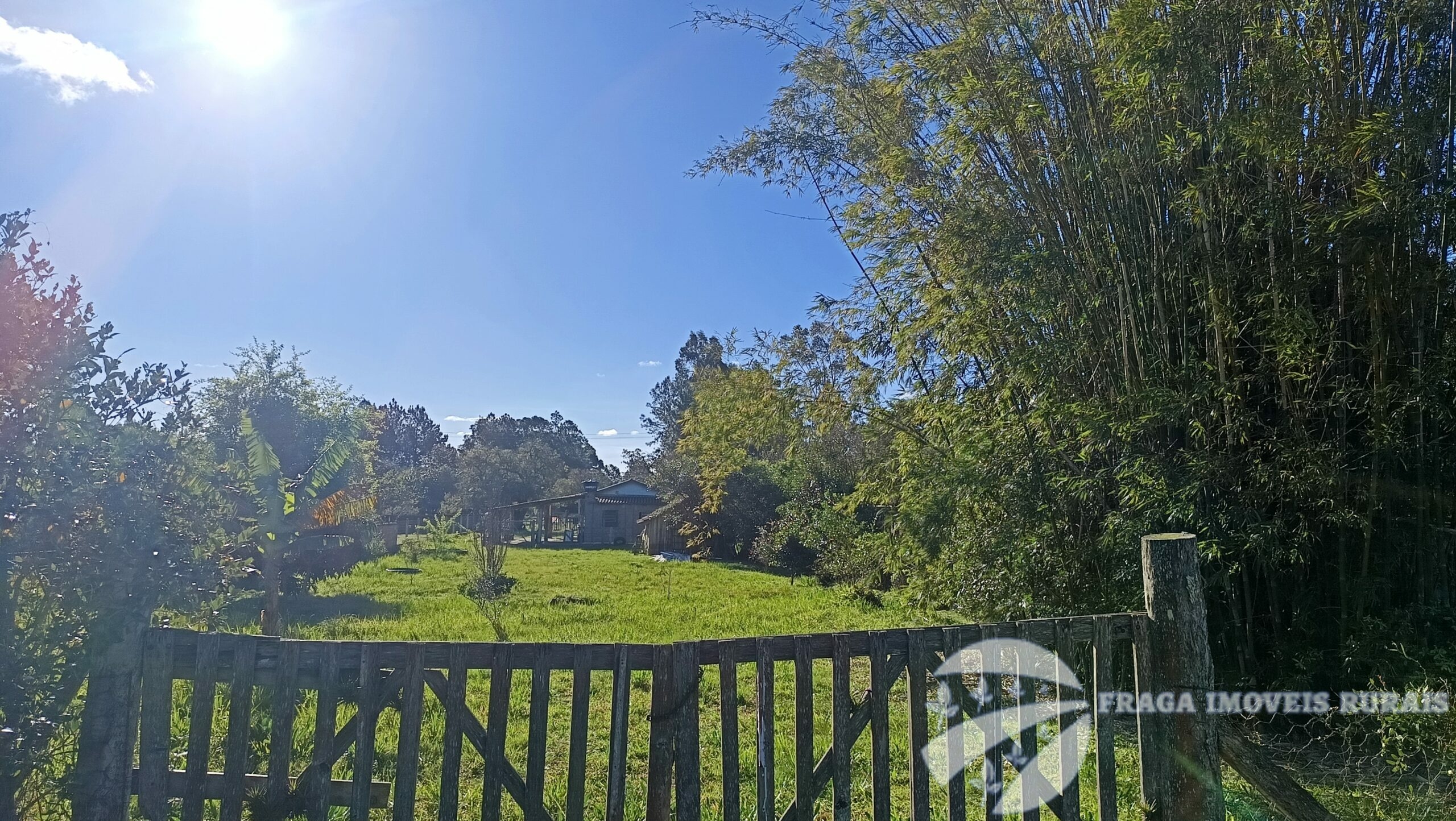 Sitio a venda em Itapuã